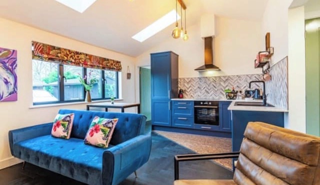 Lottie's Luxurious Lodge- luxury rural 2-bed cottage, peaceful walks & stays UK