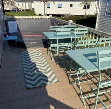 LottieLou’s Hot Tub breaks at Tattershall Lakes