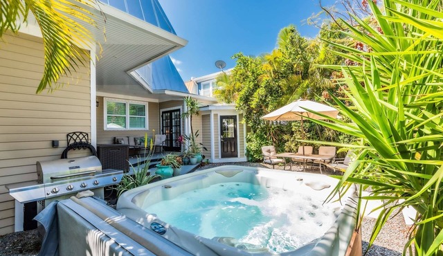 Lotus Blossom: Discover Paradise, 3BR Home W/Tropical Courtyard, Hot Tub & Minutes from Old Town!