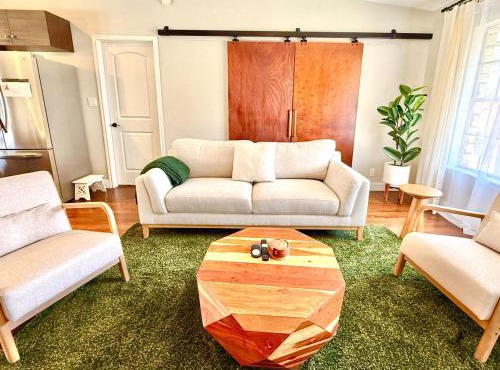 Lotus Casa - Spa, Pool, Backyard, 10 mins to Domain and UT, Sleeps 9