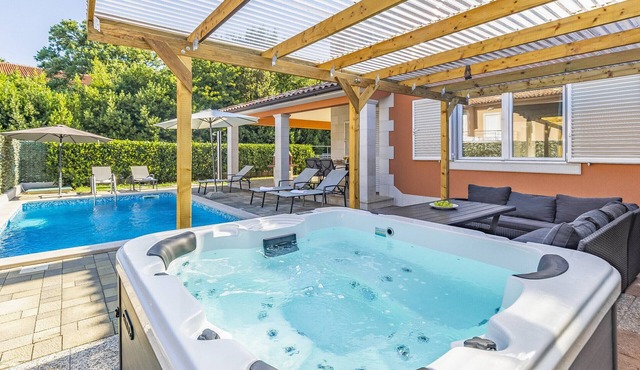 Lotus Elite Villa with Pool & Jacuzzi 7