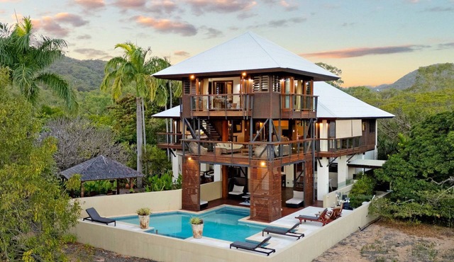 Lotus House, Horseshoe Bay