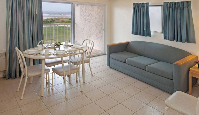 Lotus Inn - Oceanfront Efficiency Suite