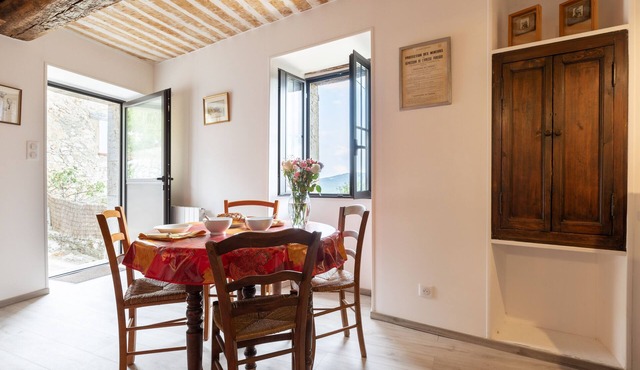 Lou Baoumoun - Studio Apartment, Sleeps 2