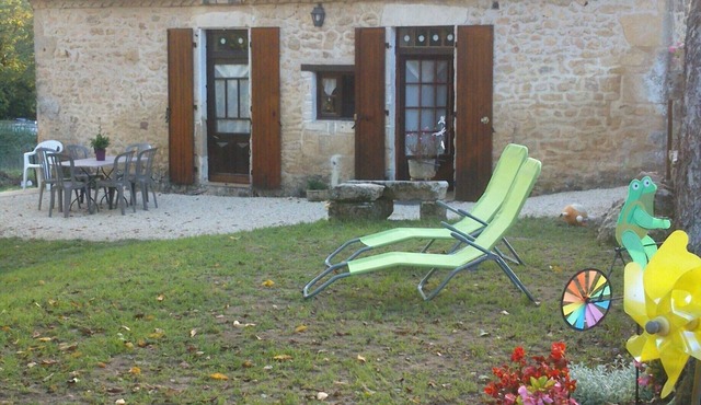 Lou Calypsou, charming Périgourdine in the peace of the countryside and view of the hills