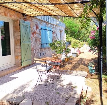 Lou Carami - Studio rénové dans village Provençal