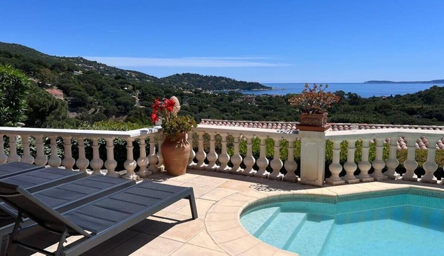 Lou Chamanou - House with sea view, swimming pool. Cavaliere