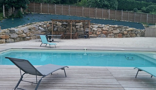 LOU CHASTEL: * air-conditioned Périgourdine residence with private heated swimming pool