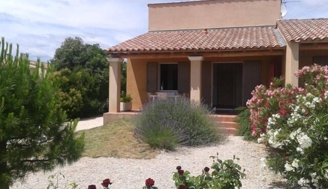 Lou Cigaloun between Orange and Avignon