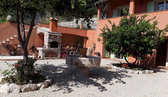 Lou Ferouil cottage in Gilette near Nice with secure parking