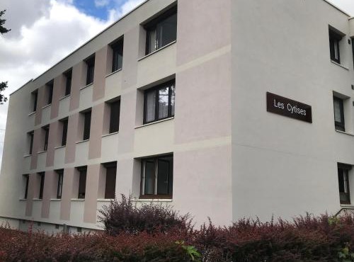 Loue Chambres vert bâtiment les cytises 11 ou 13 rue de la motte Nevers 58000