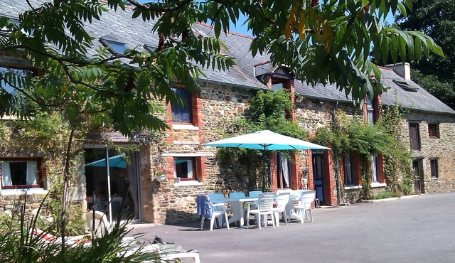 Loue Maison de Vacances Familiale - 5 Chambres, 14 Couchages, Mohon