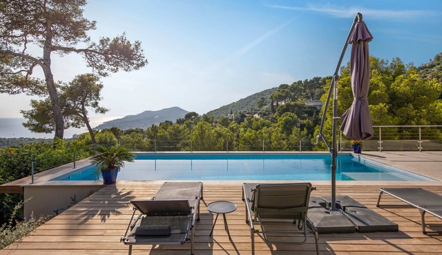 Loue Villa de Prestige Avec Grande Piscine et Splendide vue mer