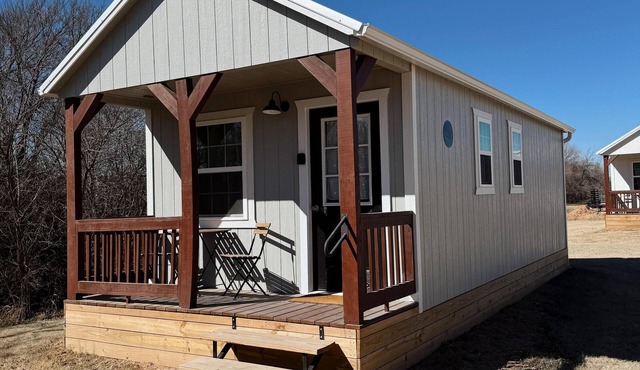 Louise - Fully Furnished 2 Person Cottage for short or mid-term stays