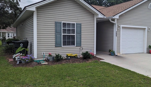 Louise's Coastal Cottage - Pet Friendly. 15 min to St. Simons