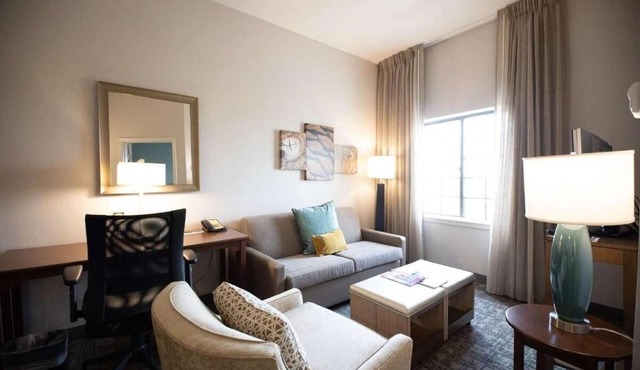 Louisiana Gem Away from Home! Full Kitchen, Pet-friendly, Onsite Pool, Parking!