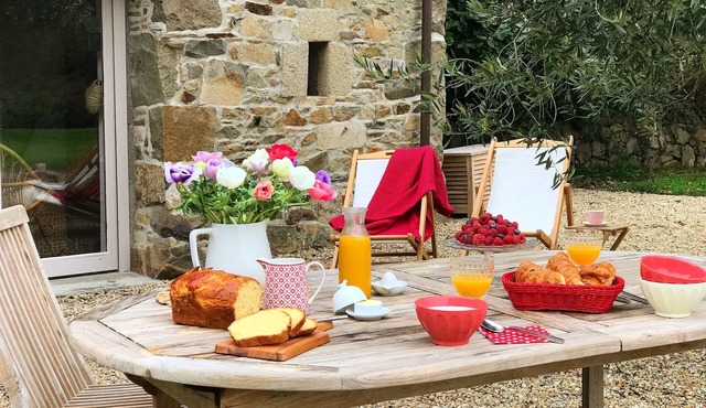 Louison's house, cozy cottage on the pink granite coast