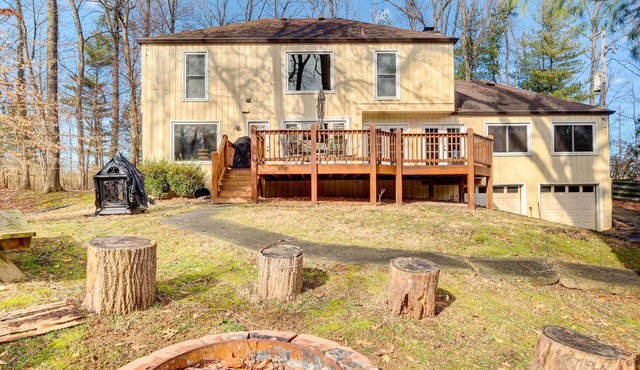 Louisville Area Home: Deck, Fire Pit, Creek!