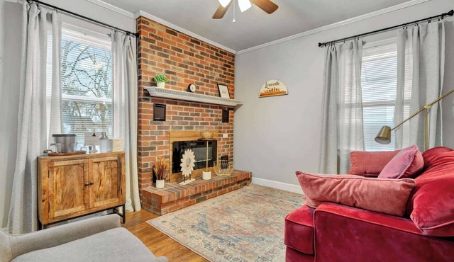 Louisville Cozy Gem: Near Downtown & Attractions!