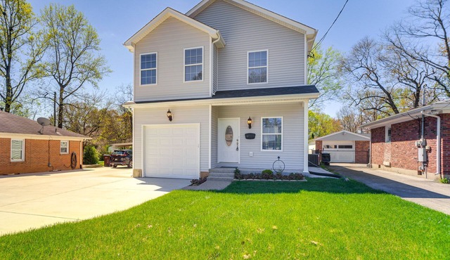 Louisville Retreat w/Deck ~ 11 Mi to Downtown!