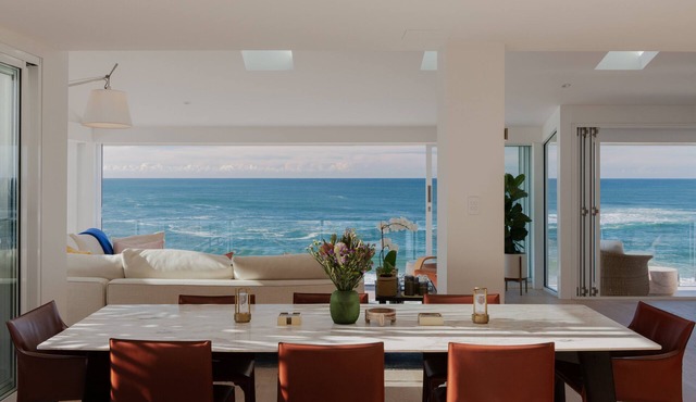 Loulou Beach House – 5 BR incl. Studio