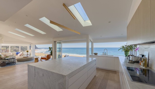 Loulou Beach House – 4 BR excl. Studio