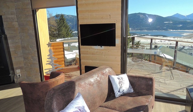 LOUP apartment in new chalet with view on the Matemale lake 11 beds