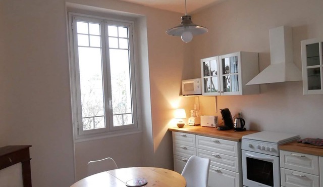 Lourdes Independent character apartment ground floor near downtown