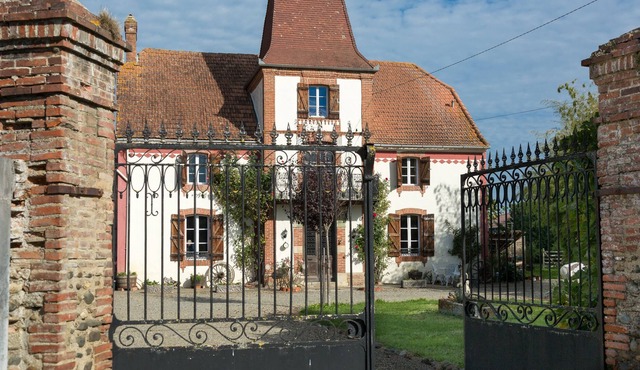 Lourdes/Tarbes/Larreule detached farmhouse