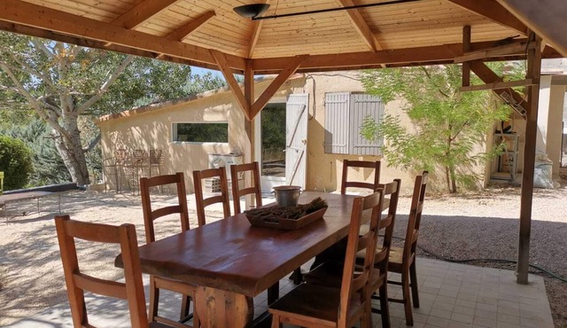 Lourmarin, elevated cottage with patio.