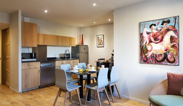 Lourmarin luxury apartment Air Con central location