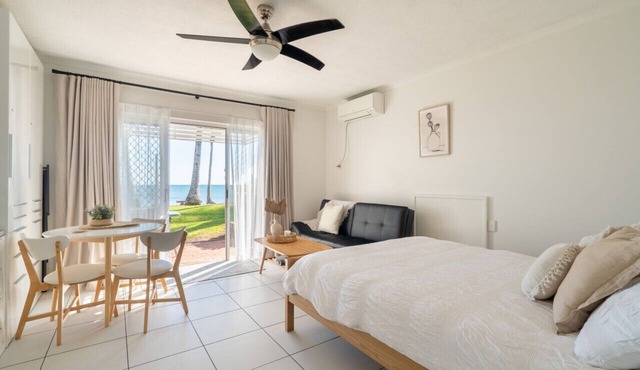 Lousha Bach Dolphin Heads Resort