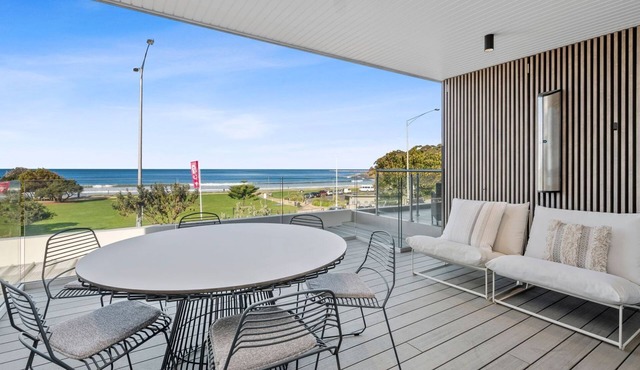 Louttit Bay Apartment 1 - Free WIFI, Ocean Views and the Ultimate Location