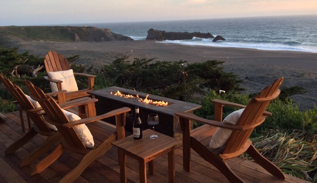 Louw Tide - Modern home, ocean front, spanning views.