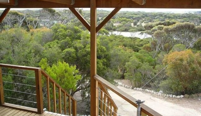 Lovely 3 bedroom home with river views. Perfect location to explore the Island.