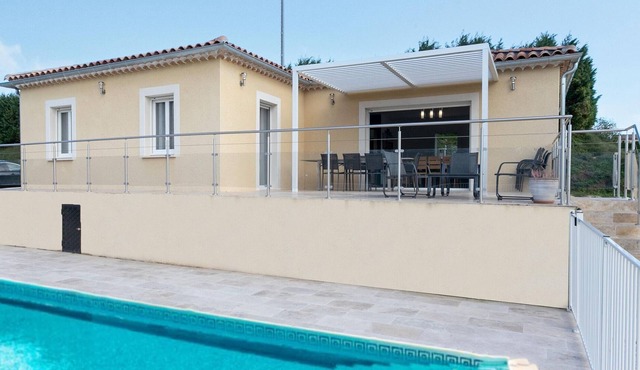 Lovely villa in Saint-Sauveur-de-Cruzières with private pool