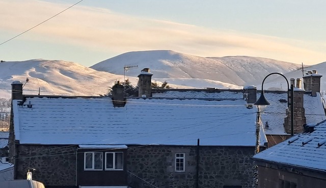 Lovaly former old schoolhouse in the heart of biggar