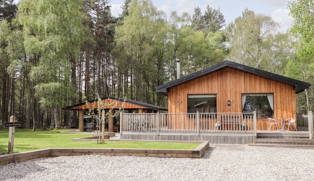 LOVAT HIGHLAND BOTHY, romantic, character holiday cottage in Beauly
