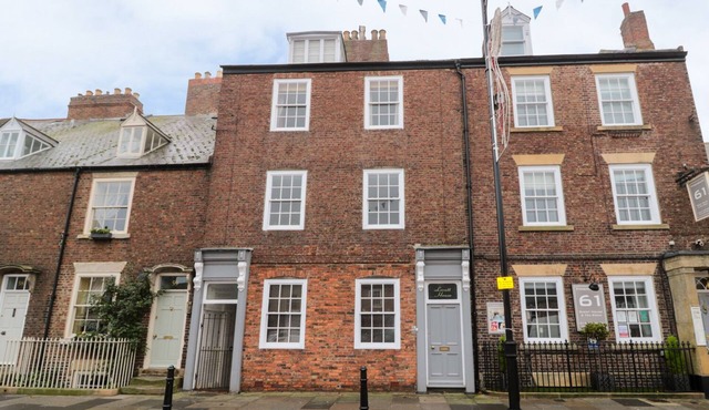 LOVATT HOUSE APARTMENT TYNEMOUTH, family friendly in Tynemouth