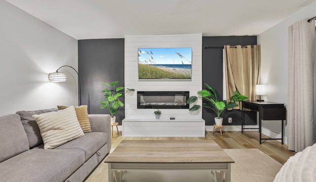 Love: A charming 3 BR-2.5 BA house in Burbank!