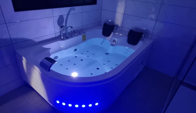 Love and relaxation for 2 or more near the Via Rhôna