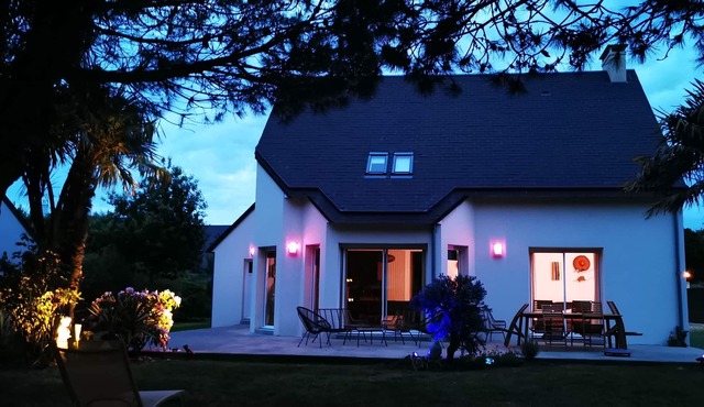 Love at first sight for this spacious Villa 700 m from the beach and the golf course