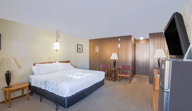 Love Hotels Tomahawk by OYO at Lake Mohawksin WI