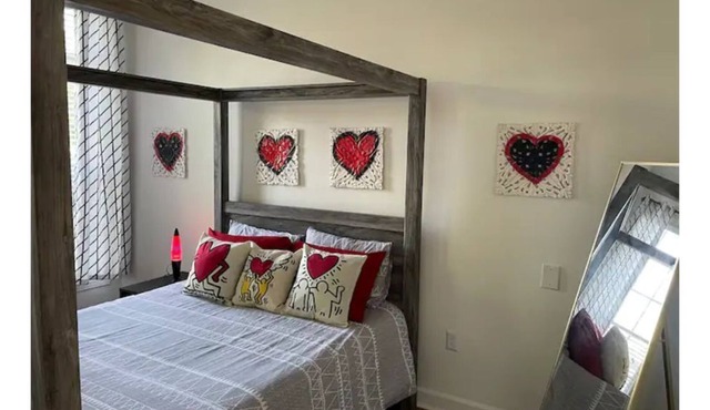 Love Is In The Air - Bright, Fun, and Full of Love, Sleeps 4