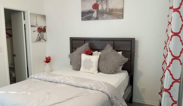 " LoVe " near Sofi/Rams Stadium 10 minutes LAX, Shopping, Restaurants Beaches