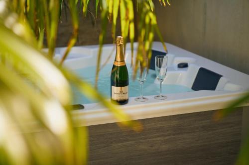 Love Room Atypique - Jacuzzi Privé , Cognac Centre