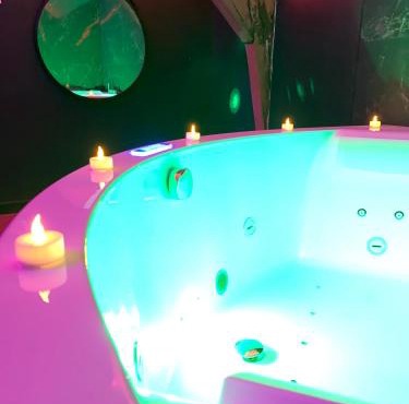 Love room avec jacuzzi privé