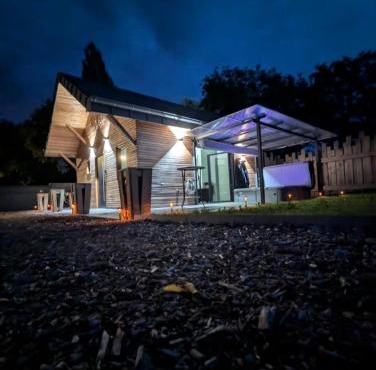 Love-Room BreakyWell