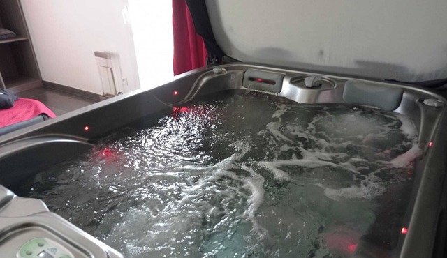 Love Room : Chambre, Suite Avec Jacuzzi et Sauna Privatif