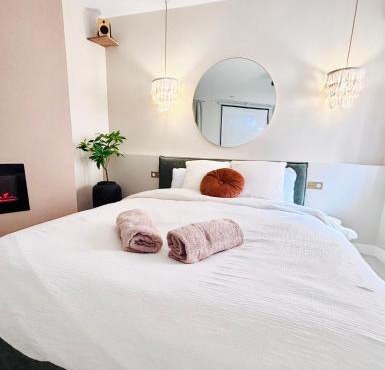 Love room, cinéma et jacuzzi
